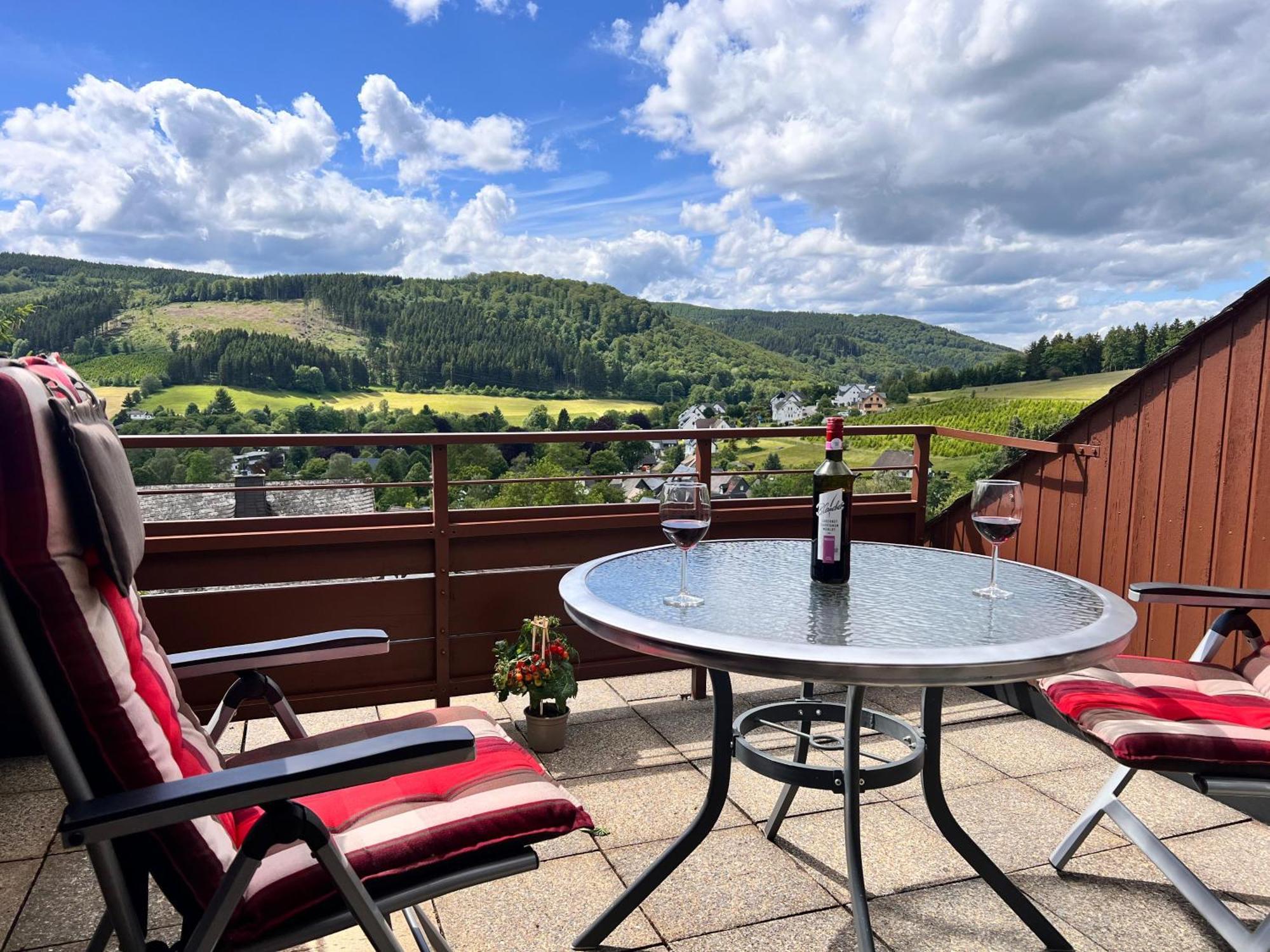 Gemuetliche 3-Zimmer-Wohnung Mit Panoramablick Und Kostenlosem Ueberdachten Parkplatz Winterberg Ngoại thất bức ảnh
