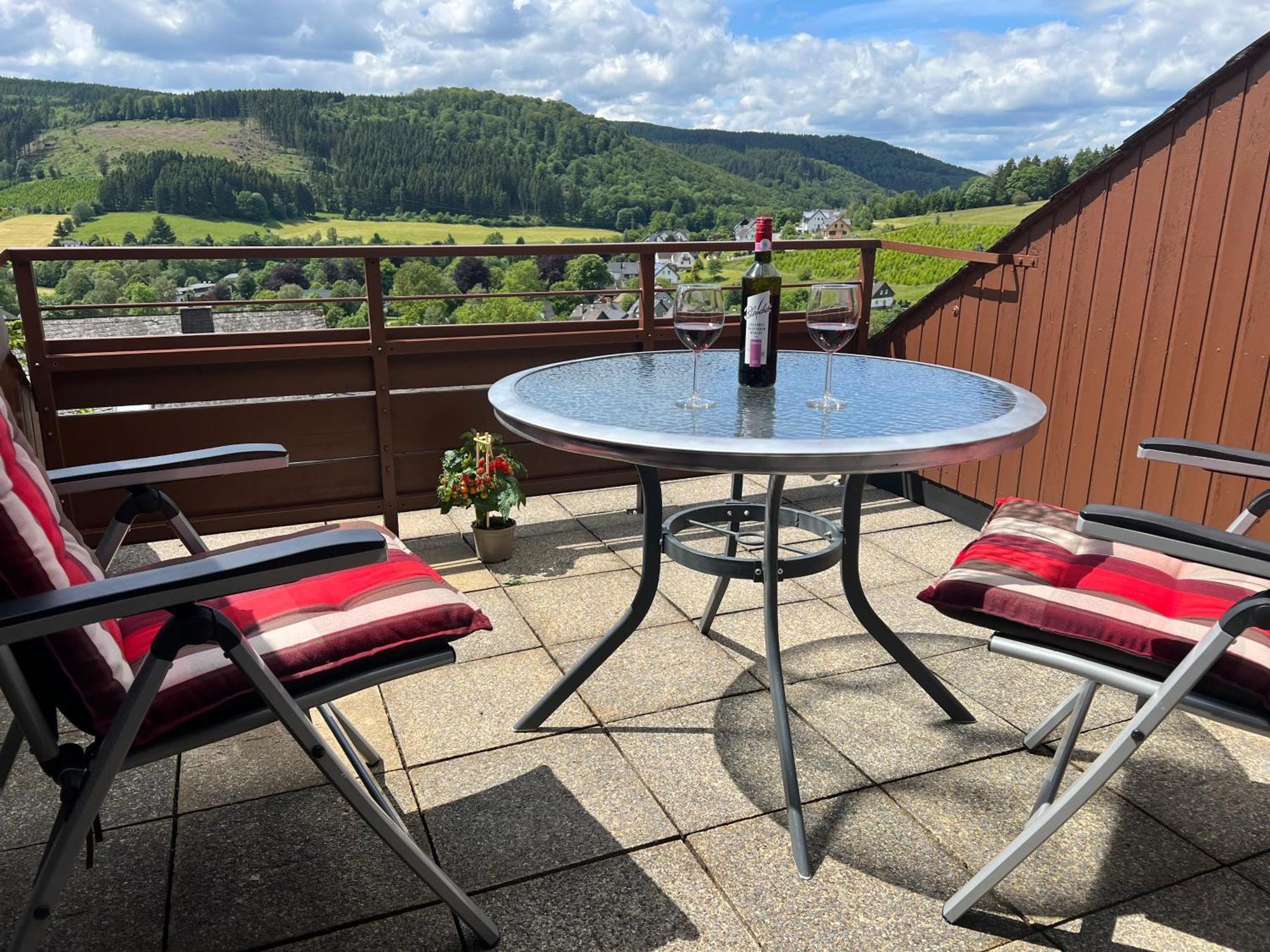 Gemuetliche 3-Zimmer-Wohnung Mit Panoramablick Und Kostenlosem Ueberdachten Parkplatz Winterberg Ngoại thất bức ảnh